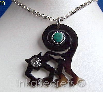 Lot 18 Necklaces Bull’s Horn Pendants