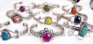 08 Peruvian Alpaca Alloy Cuff with Agate Stone